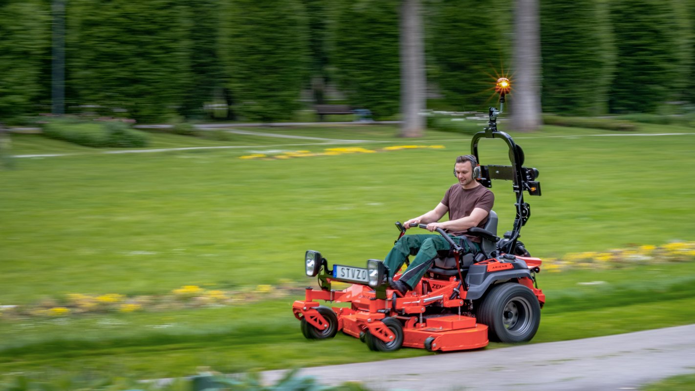 Ariens Homologations Kit für die StVZO Zulassung. Rasentraktor mit Beleuchtung.