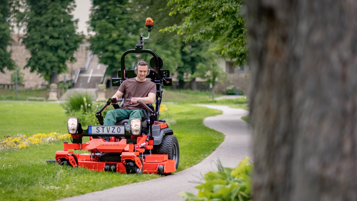 Ariens Homologations Kit für die StVZO Zulassung. Rasentraktor mit Beleuchtung.