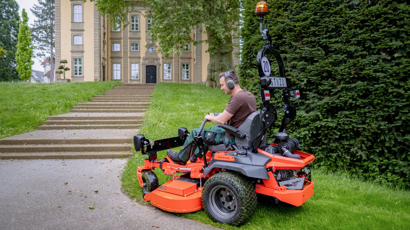 Ariens Homologations Kit für die StVZO Zulassung. Rasentraktor mit Beleuchtung.