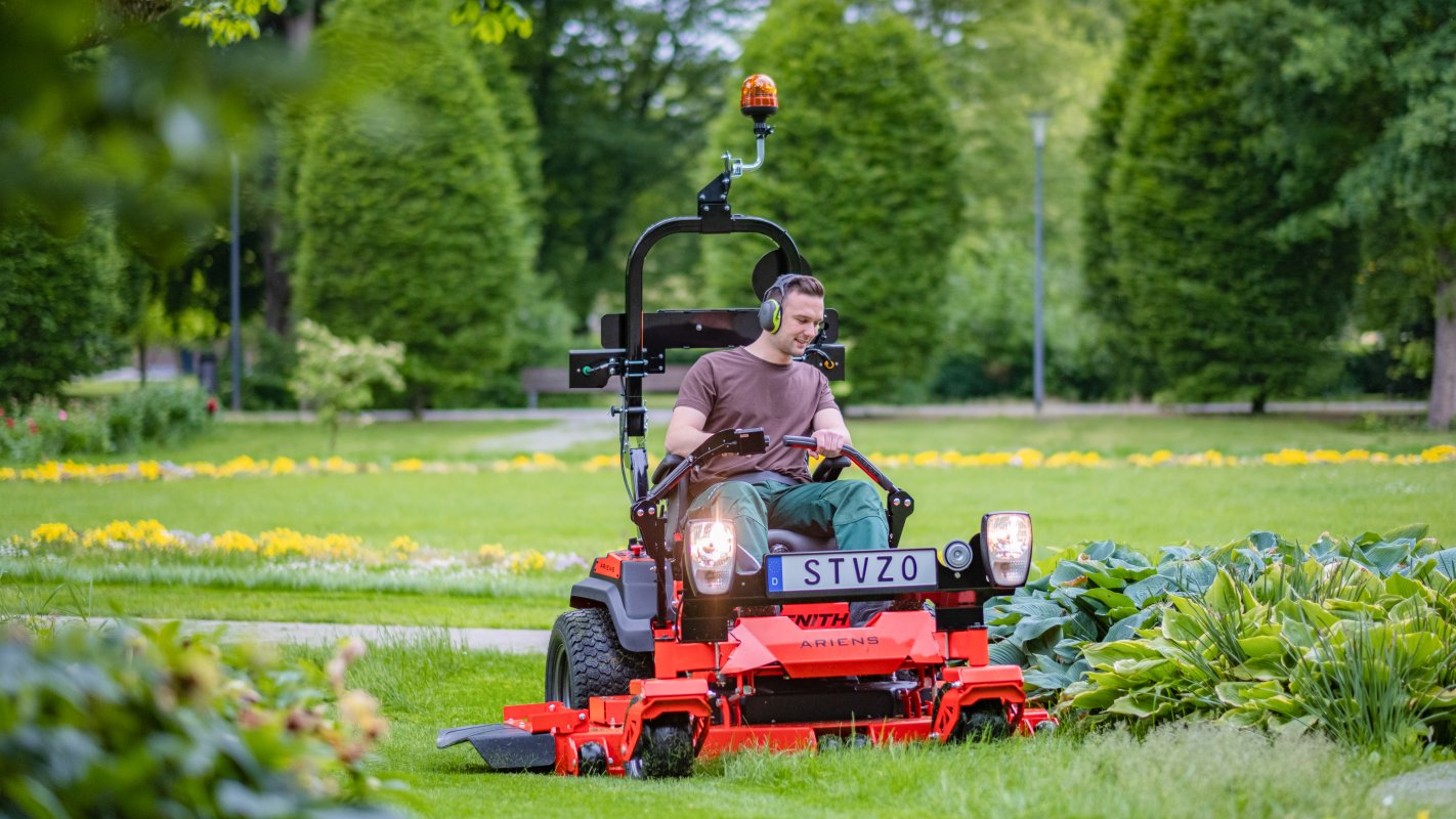 Ariens Homologations Kit für die StVZO Zulassung. Rasentraktor mit Beleuchtung.