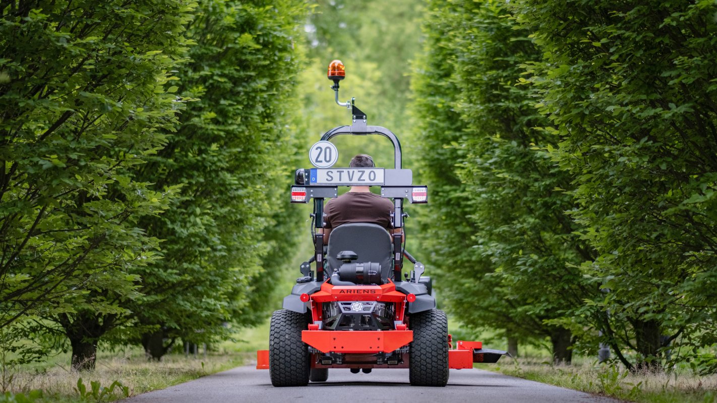 Ariens Homologations Kit für die StVZO Zulassung. Rasentraktor mit Beleuchtung.